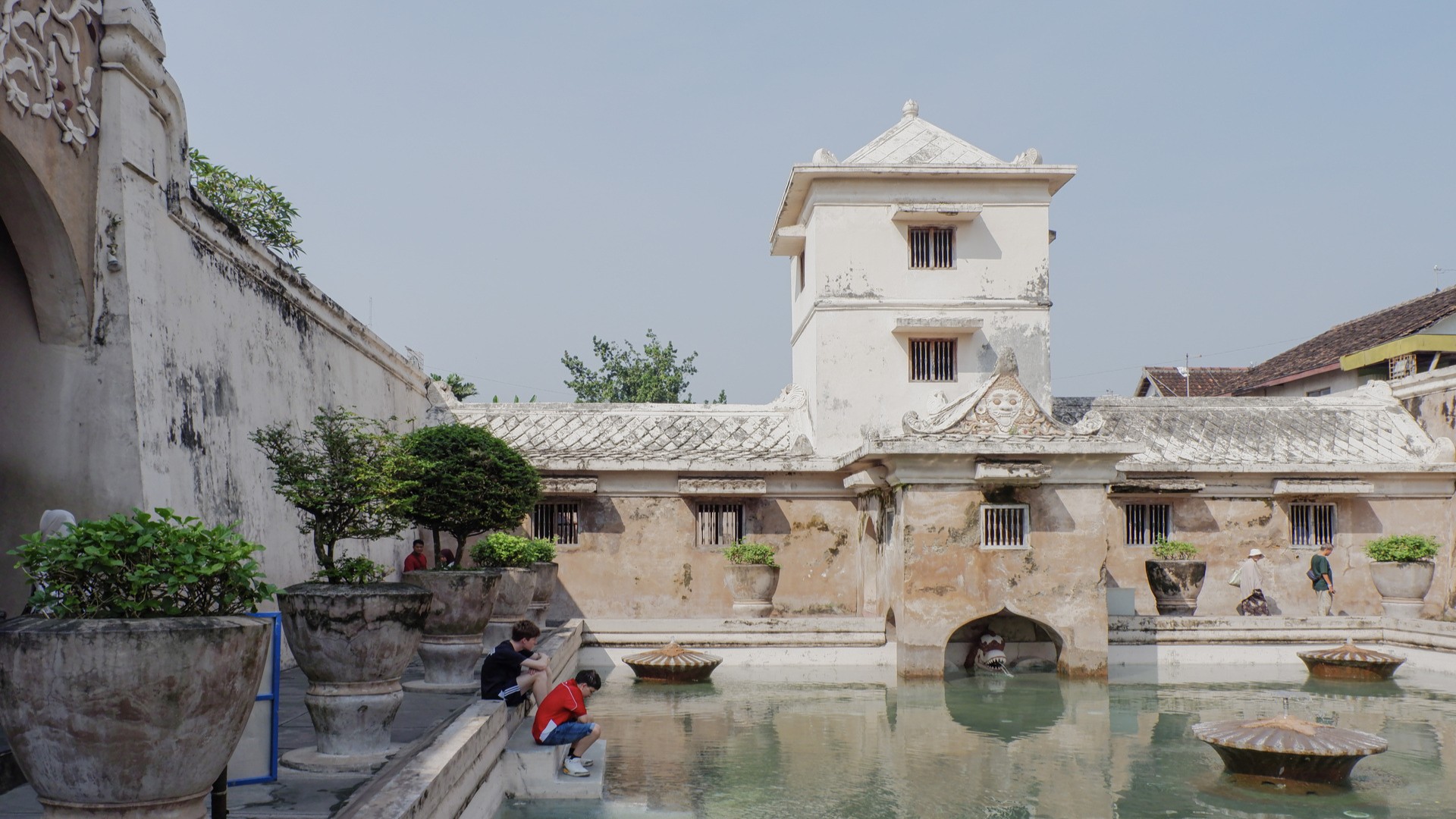 Водный замок «Таман Сари» в Джокьякарте.