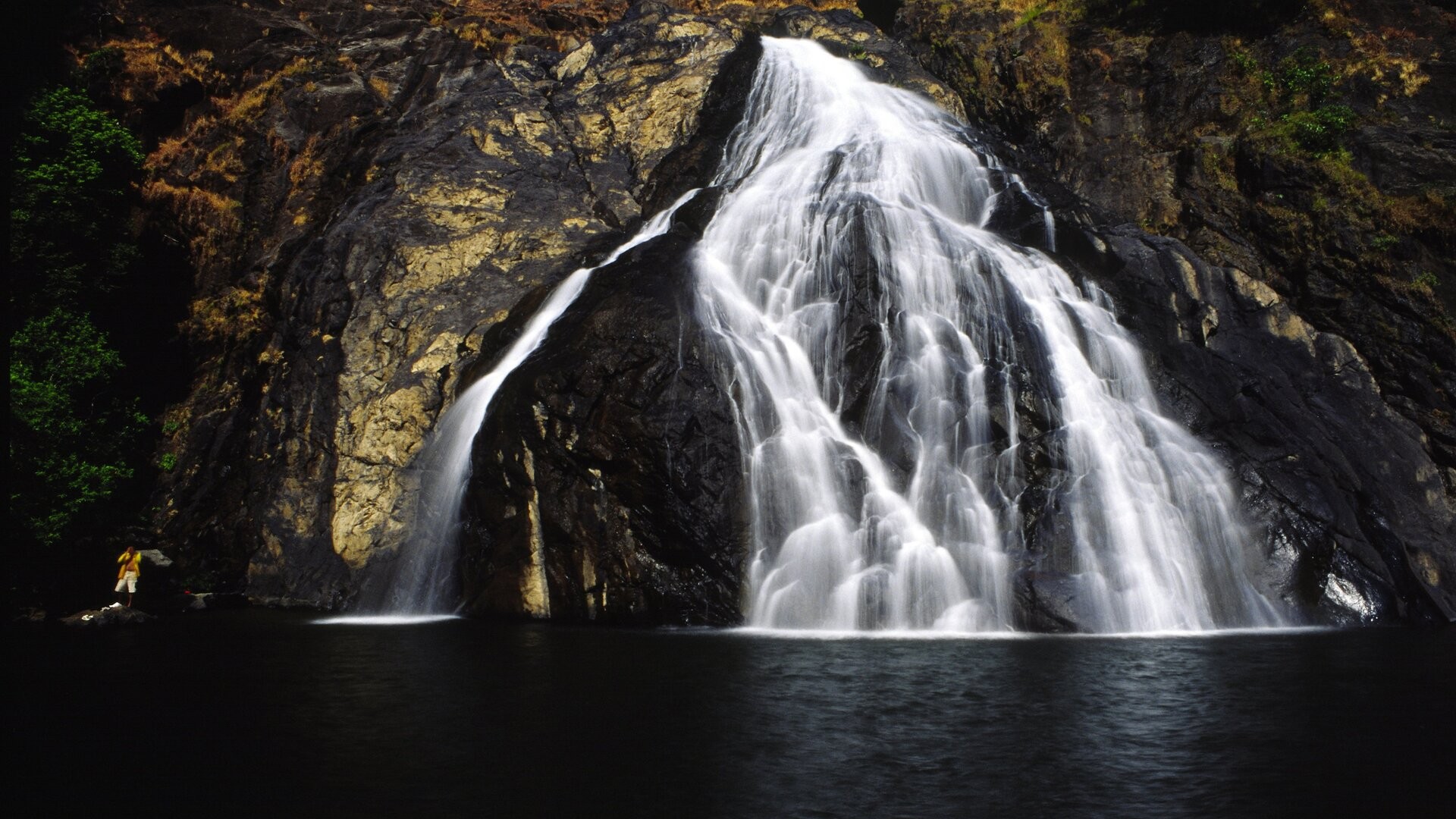 Водопад Дудхсагар в Гоа.